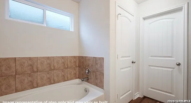 5 bed, 2.0 bath, 2539 sqft, $2,490 — Photo 4