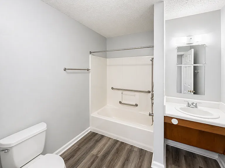 1324 N Main St — Photo 4