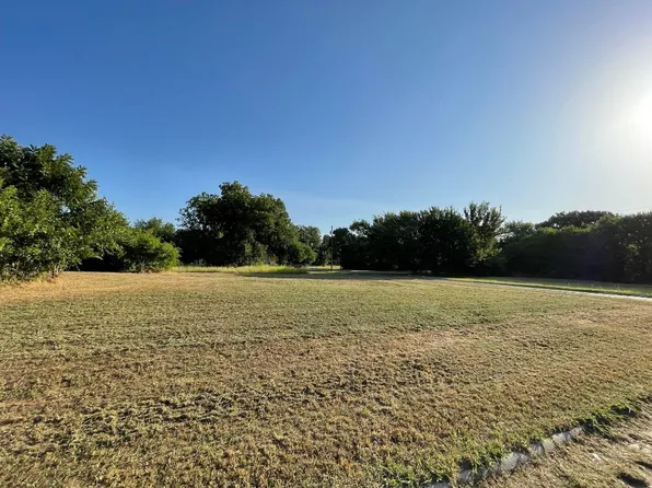 429 N Schopmeyer St, Gainesville, TX 76240