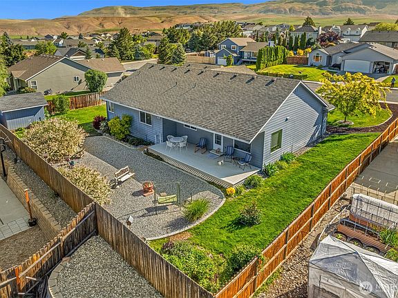 3rd image of 2384 Prairie Drive