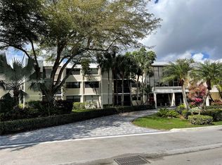 16500 Golf Club Rd APT 108, Weston, FL 33326