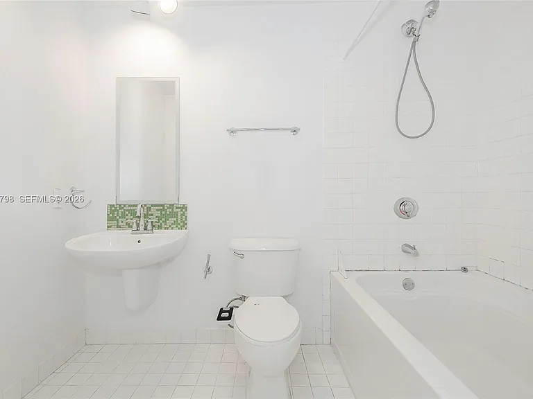 10 SW South River Dr #607 — Photo 17