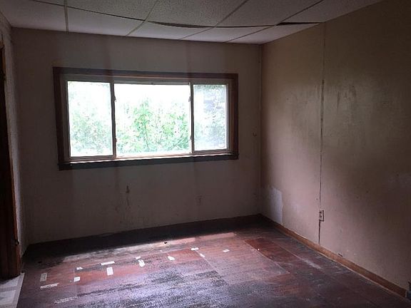 5th image of 2824 Schrage Ave