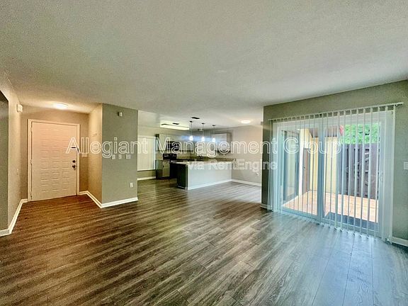 3rd image of 476 Hunter Cir