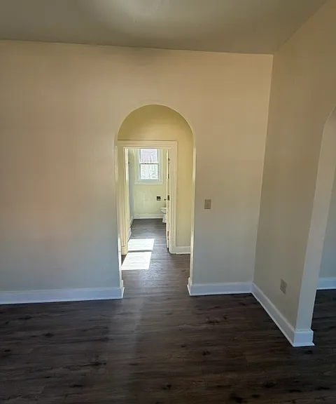 121 Richmond Ave — Photo 5