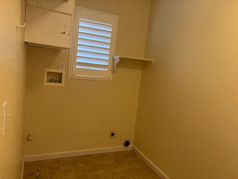 907 Farnham Ave — Photo 11