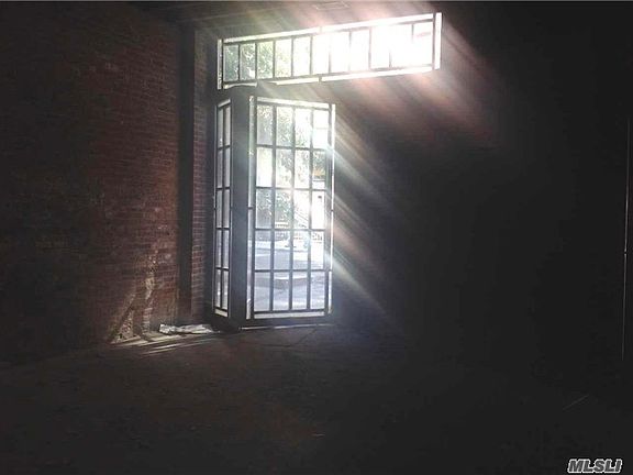 4th image of 487 Driggs Ave