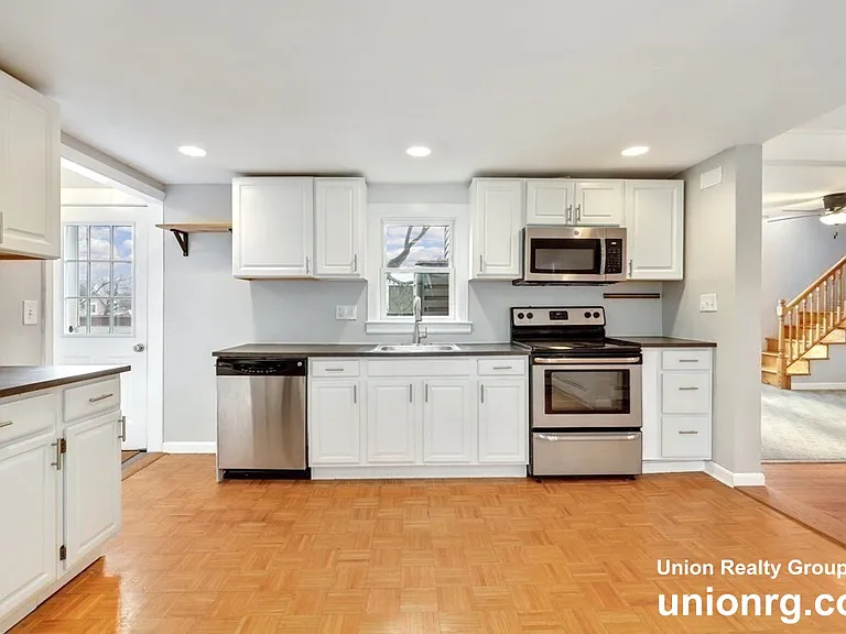 285 Park St #2 — Photo 2