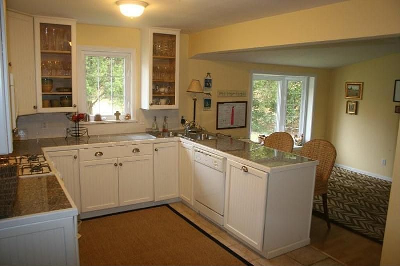 2nd image of 2 Stoneleigh Ct