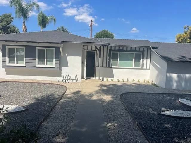 3 bed, 1301 sqft, $3,895 — Photo 2