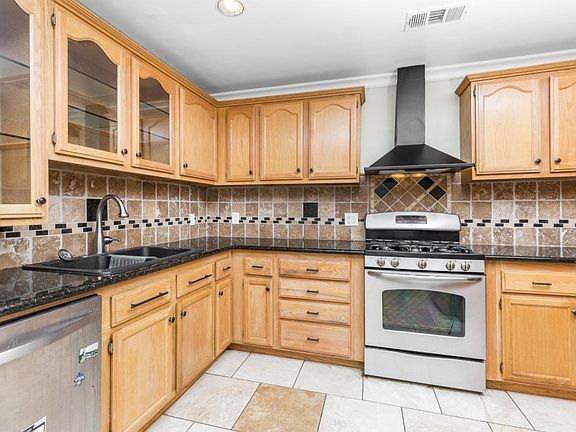 3rd image of 3609 Palomar Ave