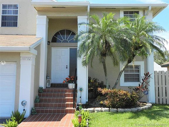 2nd image of 10732 NW 37th Pl