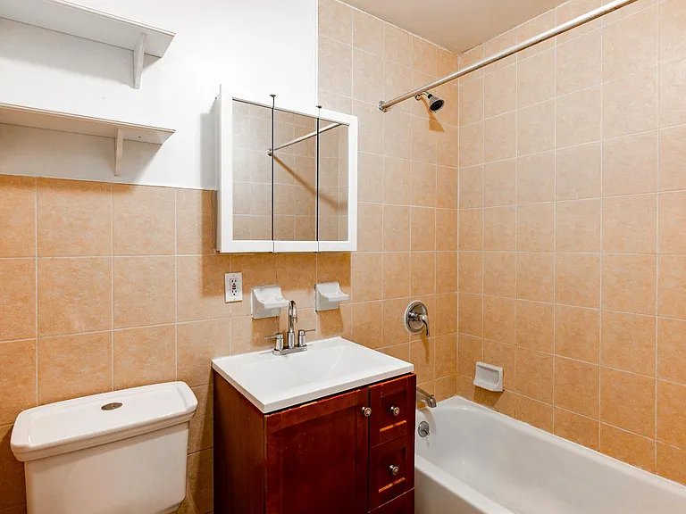 144 Monroe St #3 — Photo 17