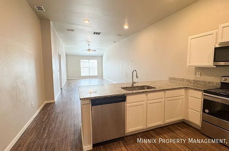 2101 N Jayton Ave #A — Photo 6