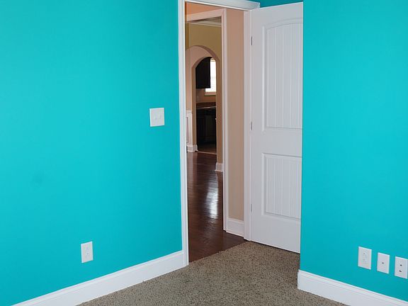 5th image of 671 Fox Trail Ct