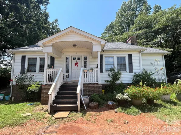 620 Peigler St NW, Concord, NC 28027