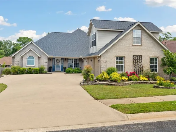 705 SW Maidstone Ave, Bentonville, AR 72712