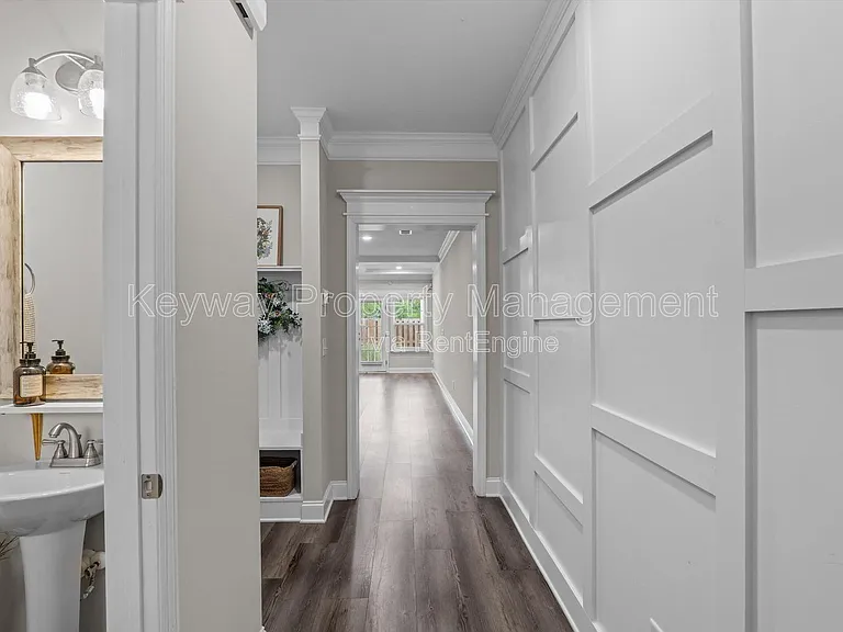 1043 Linsmore Ave — Photo 4