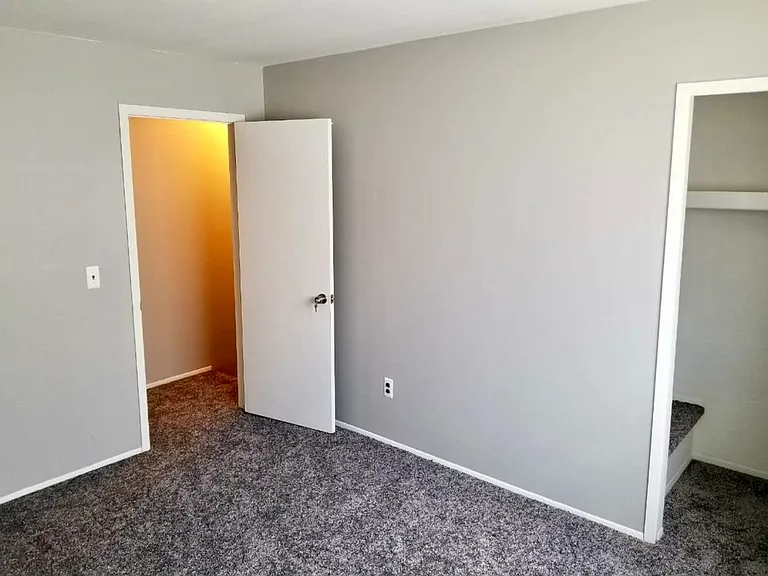 41725 Utica Rd — Photo 11