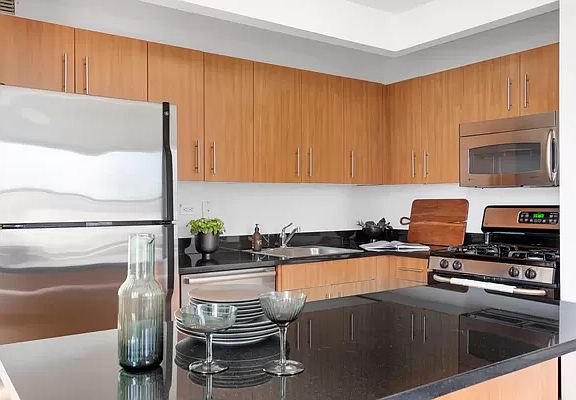 5th image of 20 West St #33E