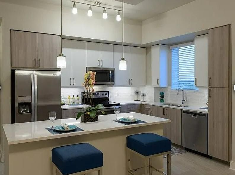1st image of 703 SE 3rd Ave #B1