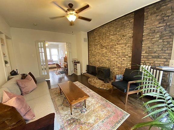 2nd image of 931 W Cornelia Ave
