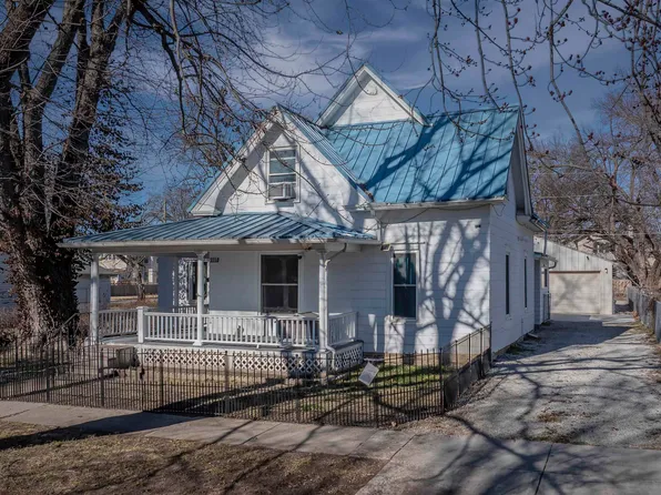 1110 E 8th Ave, Winfield, KS 67156