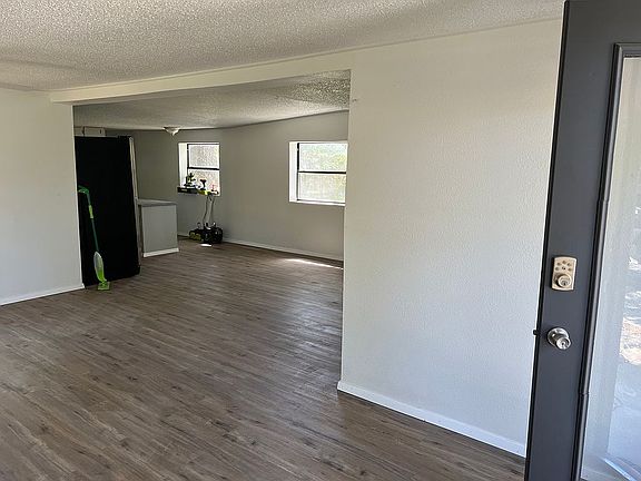 3rd image of 1104 Red Bud Dr