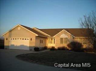 6453 Bunker Hill Rd, New Berlin, IL 62670