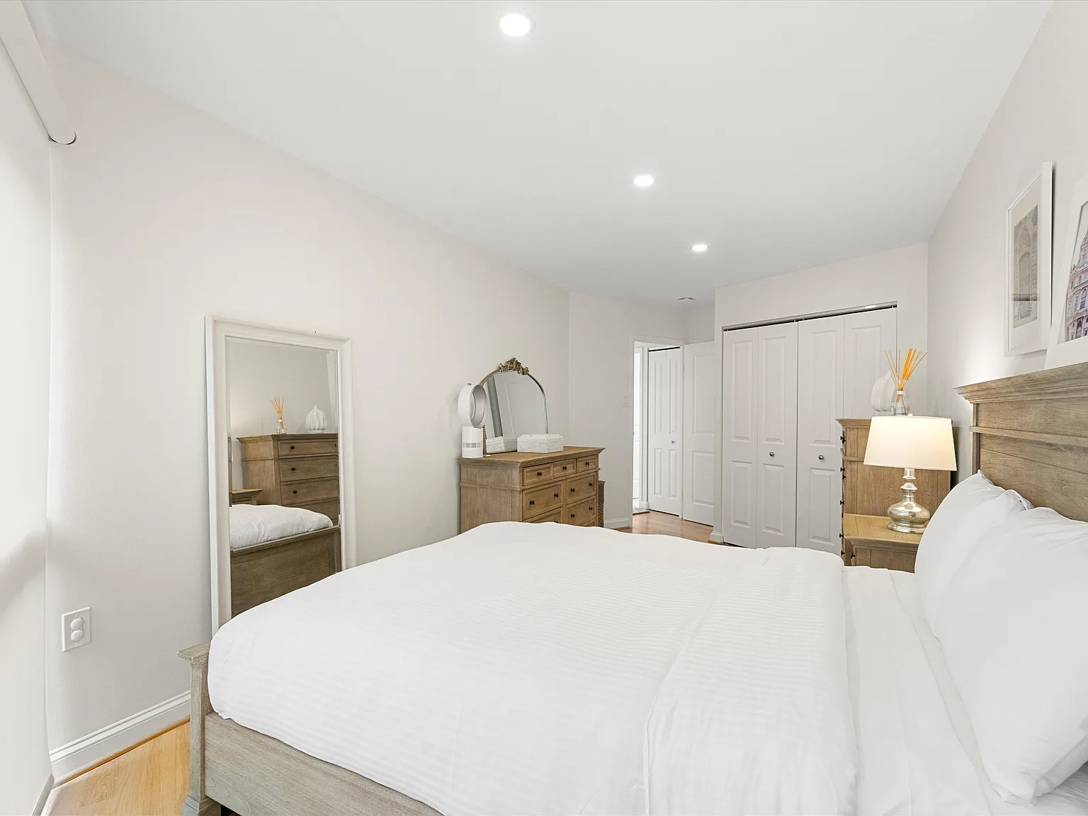 2 bed, 983 sqft, $4,500 — Photo 4