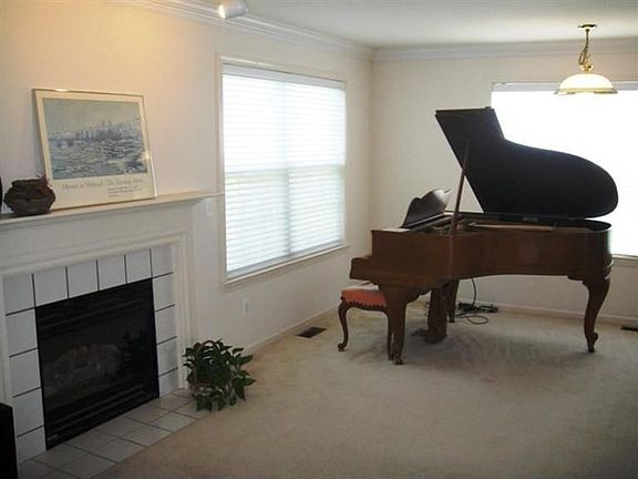 4th image of 2900 Barclay Way
