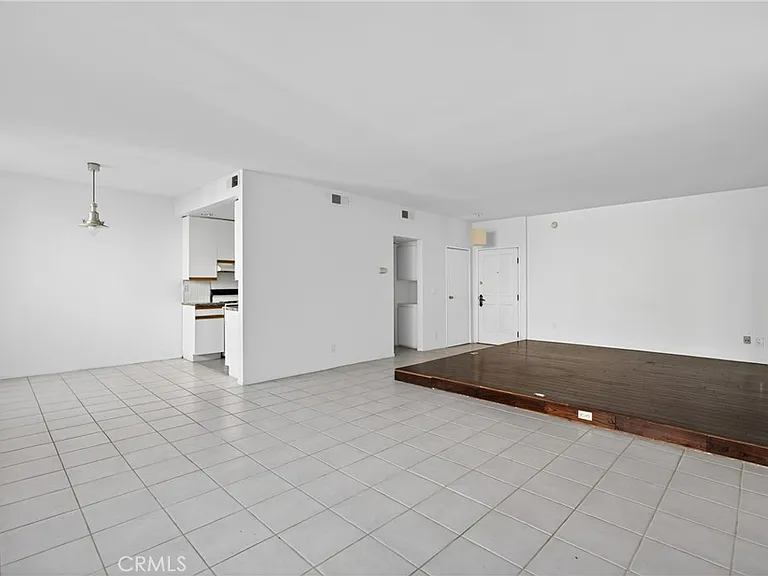 4441 Woodman Ave #111 — Photo 10