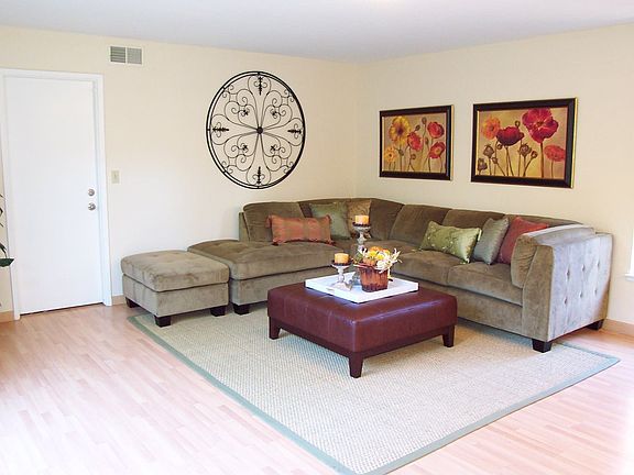 2nd image of 1207 Sargent Dr