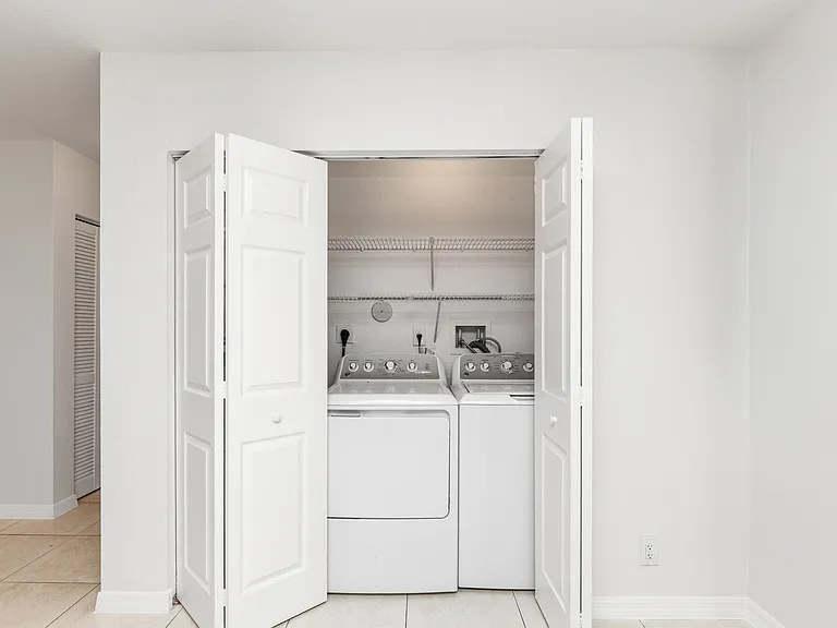 24 SW 6th St #2 — Photo 31