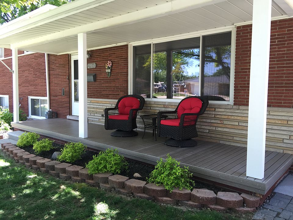 Front porch w/ landscaping
