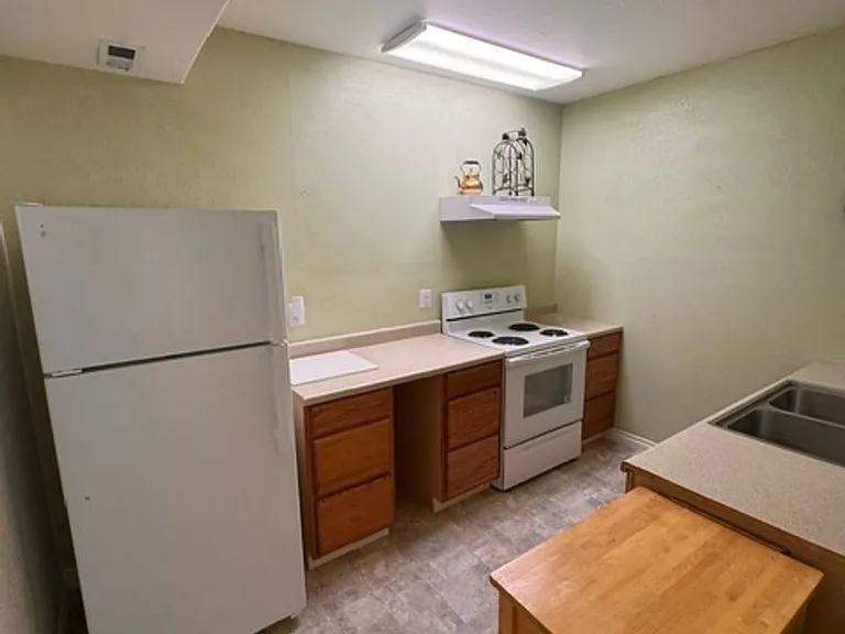 10100 Zermatt Cir — Photo 36