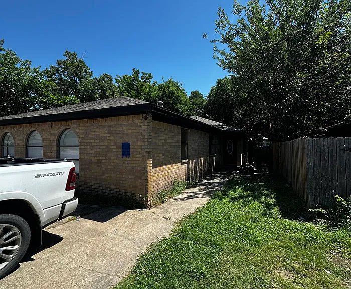 2463 Fort Worth St — Photo 1