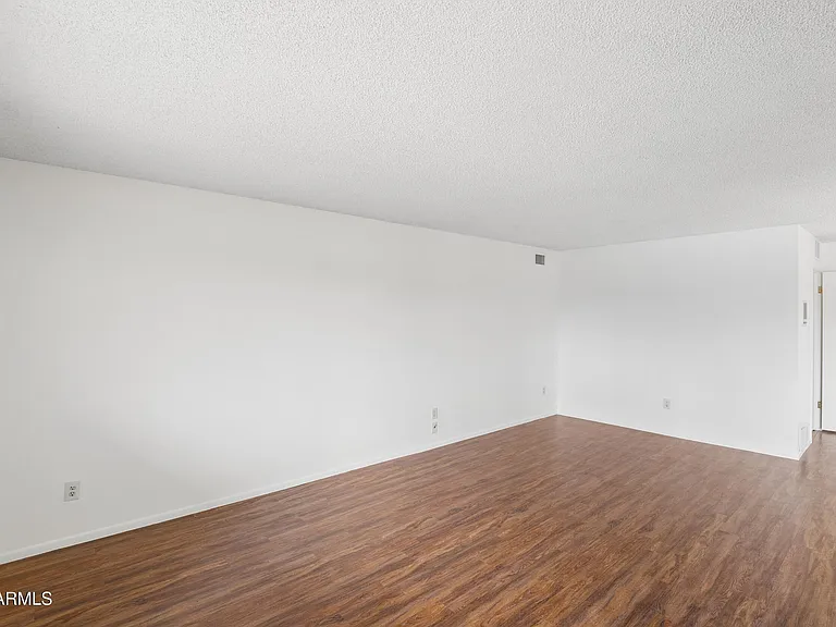1014 E Balboa Cir — Photo 50