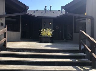 940 Alpine Dr #O4, Fontana, WI 53125