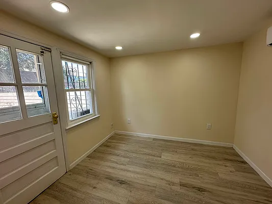 Rented by ONE NYC RE | media 8