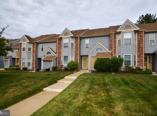 91 Pinewood Dr, Hamilton, NJ 08690