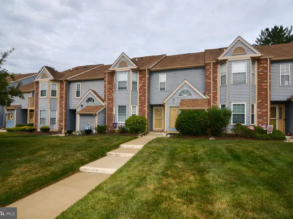 91 Pinewood Dr, Hamilton, NJ 08690