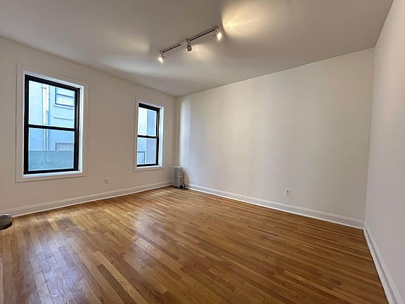 4th image of 326 Saint Johns Pl APT 3B