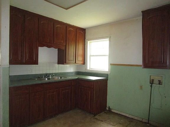 3rd image of 4232 Lorin Ave