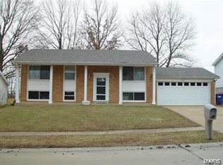1446 Roth Hill Dr, Maryland Heights, MO 63043