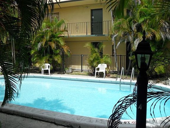 4th image of 465 S Royal Poinciana Blvd APT 6A