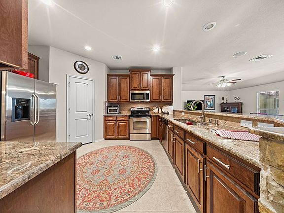 5th image of 1108 Applegate Way