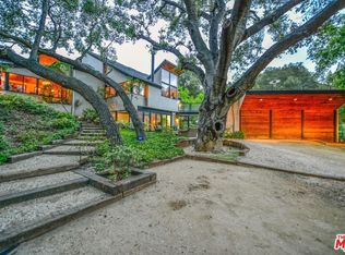 876 Crater Oak Dr, Calabasas, CA 91302