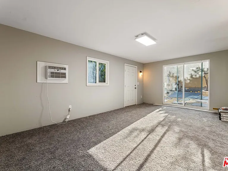 1112 S Highland Ave — Photo 47