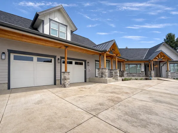 572 N M St, Cottage Grove, OR 97424